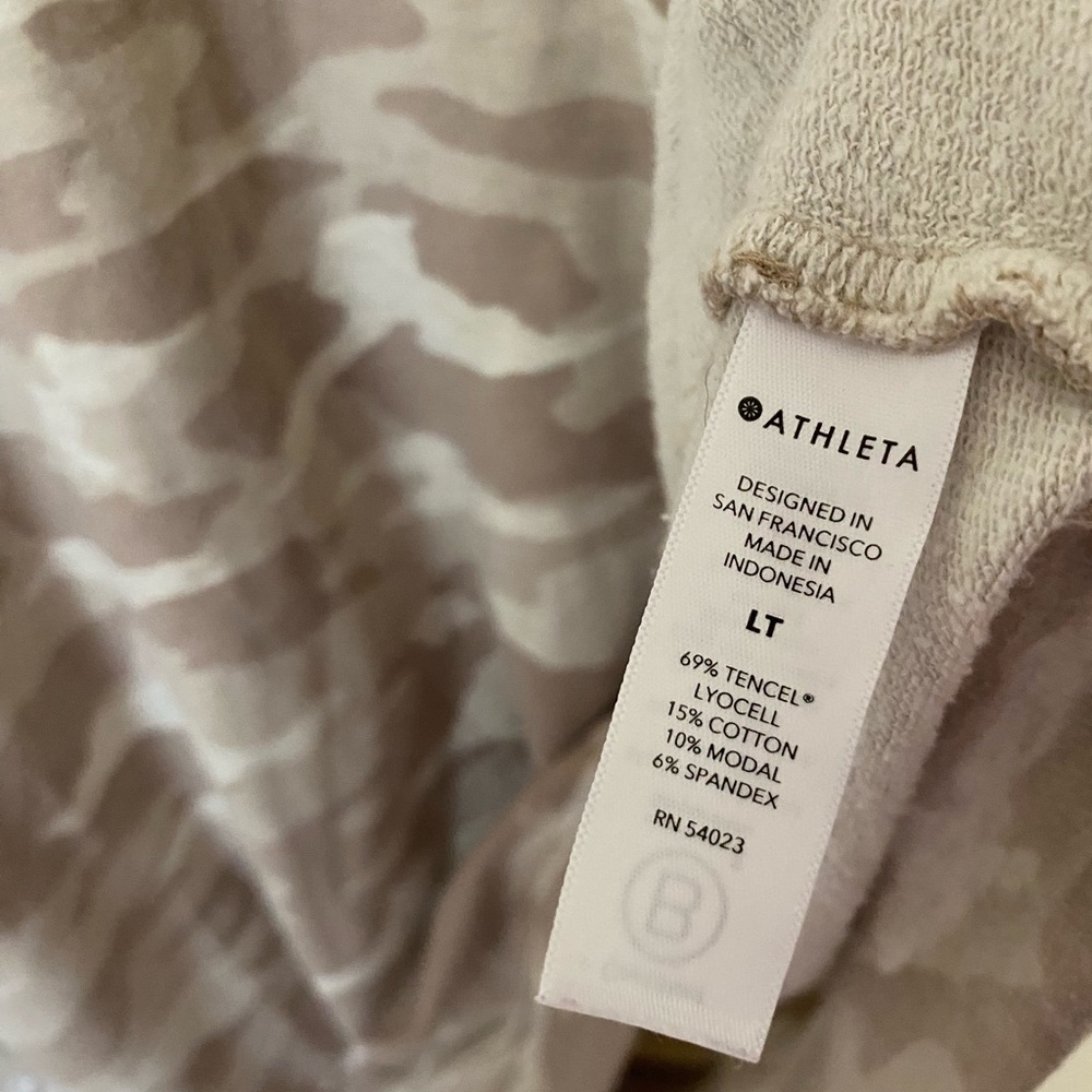 Athleta Balance Pullover Printed Sweatshirt Camo Lux Oatmeal Heather Size Large - Picture 5 of 6